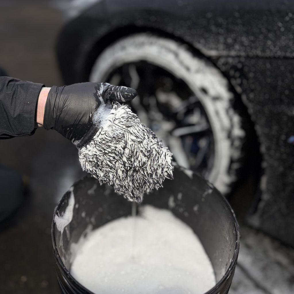 The Lil Slider Wash Wheel Mitt – Microfiber Wheel Cleaning Mitt for Car Detailing & Alloy Wheels