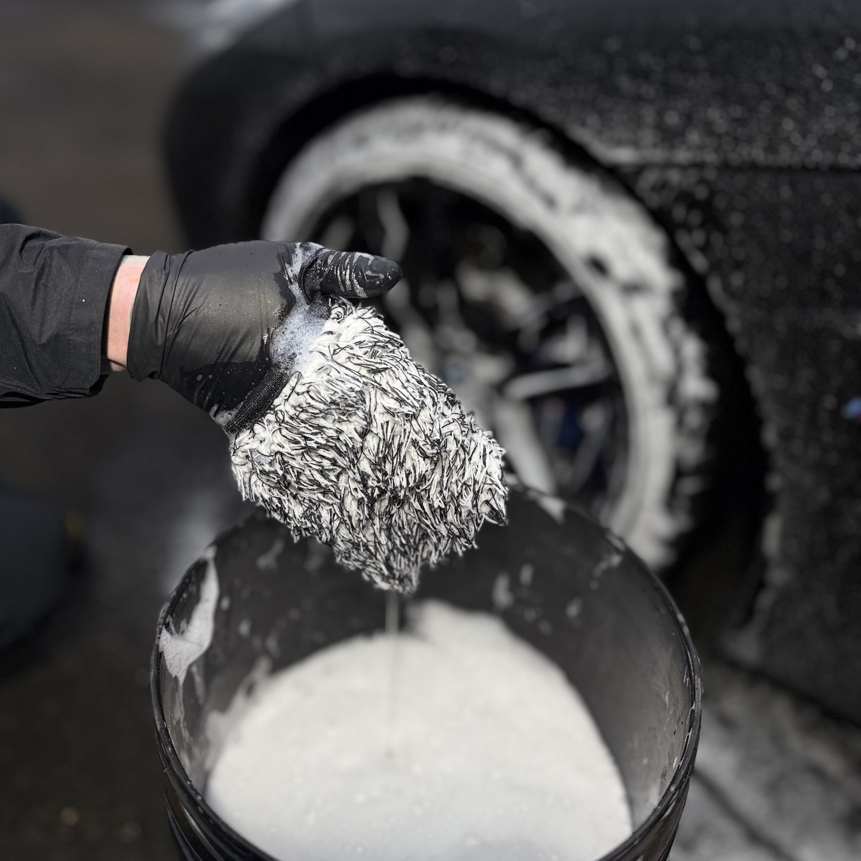 The Lil Slider Wash Wheel Mitt – Microfiber Wheel Cleaning Mitt for Car Detailing & Alloy Wheels