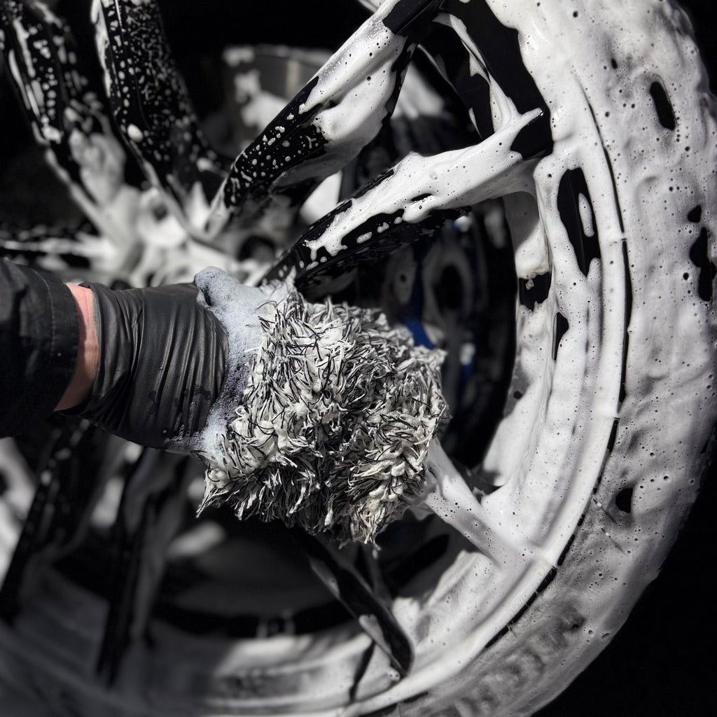 The Lil Slider Wash Wheel Mitt – Microfiber Wheel Cleaning Mitt for Car Detailing & Alloy Wheels