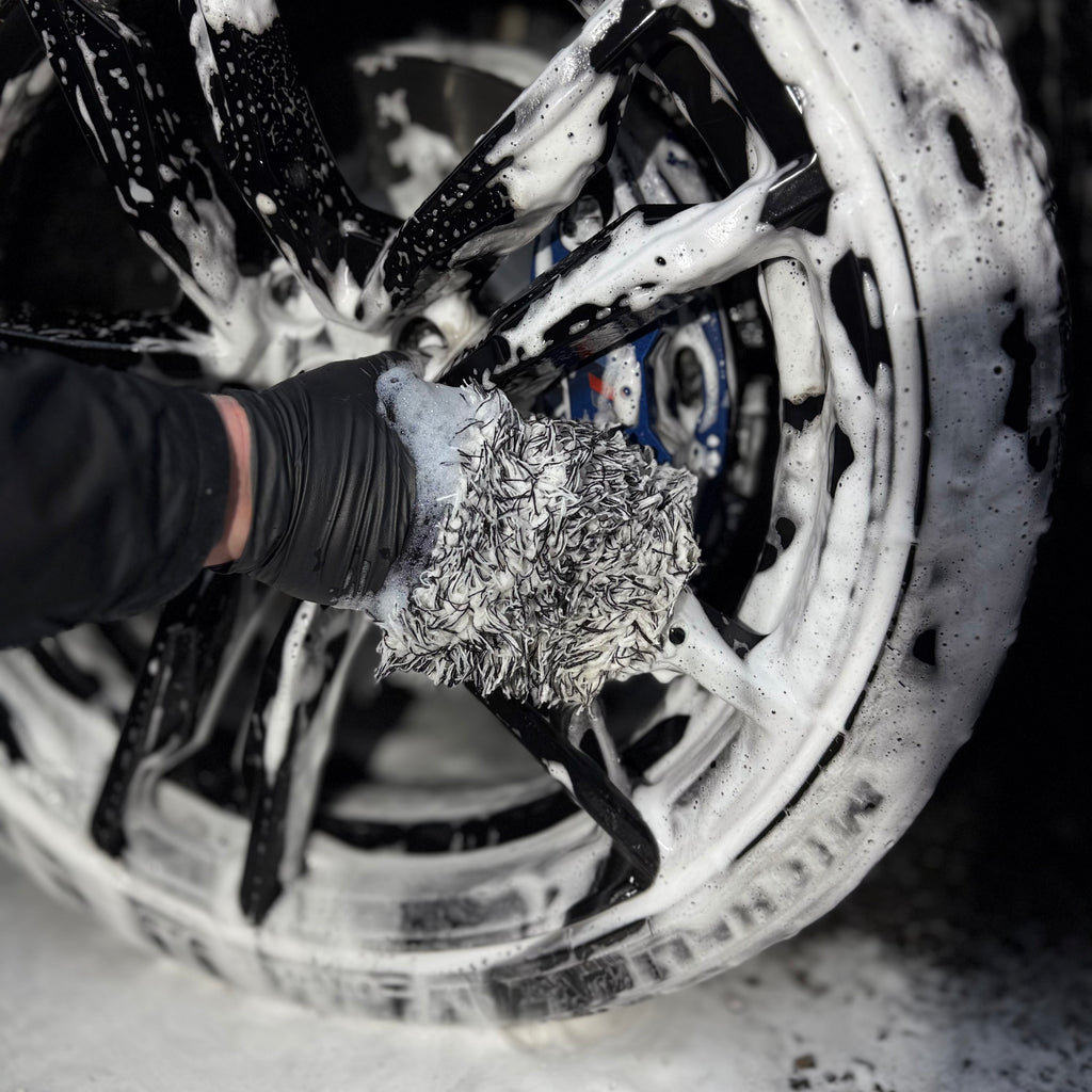 The Lil Slider Wash Wheel Mitt – Microfiber Wheel Cleaning Mitt for Car Detailing & Alloy Wheels